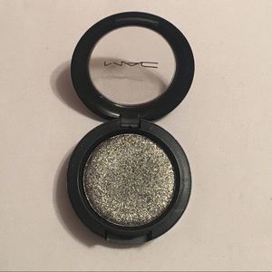 MAC pressed pigment eyeshadow in Jet Couture.